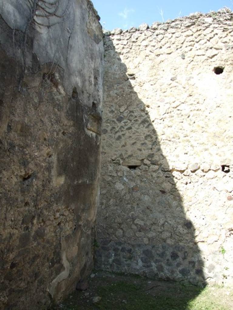 VI.15.5 Pompeii. March 2009. North-west corner of room 3, with remains of plaster