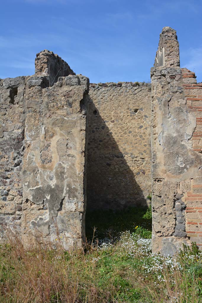 VI 15 5 Pompeii. March 2019. Cubiculum 4 on north side of atrium, looking towards doorway.
Foto Annette Haug, ERC Grant 681269 DCOR.
