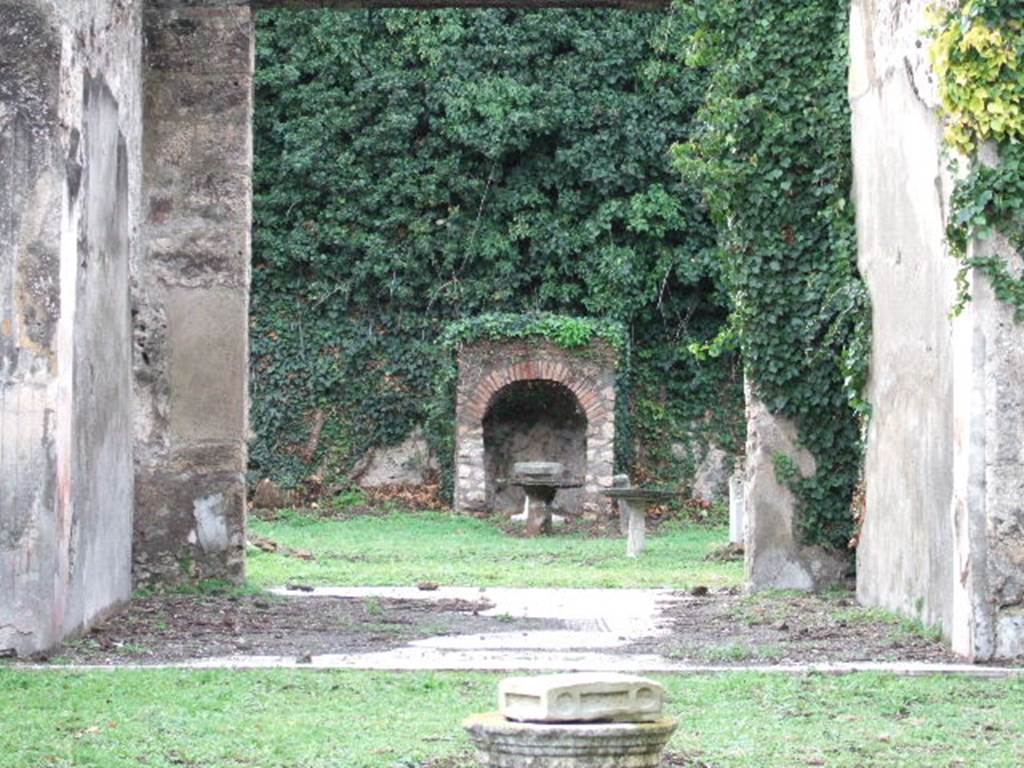 VI.15.5 Pompeii.  December 2005. Looking across Atrium through Tablinum.  
