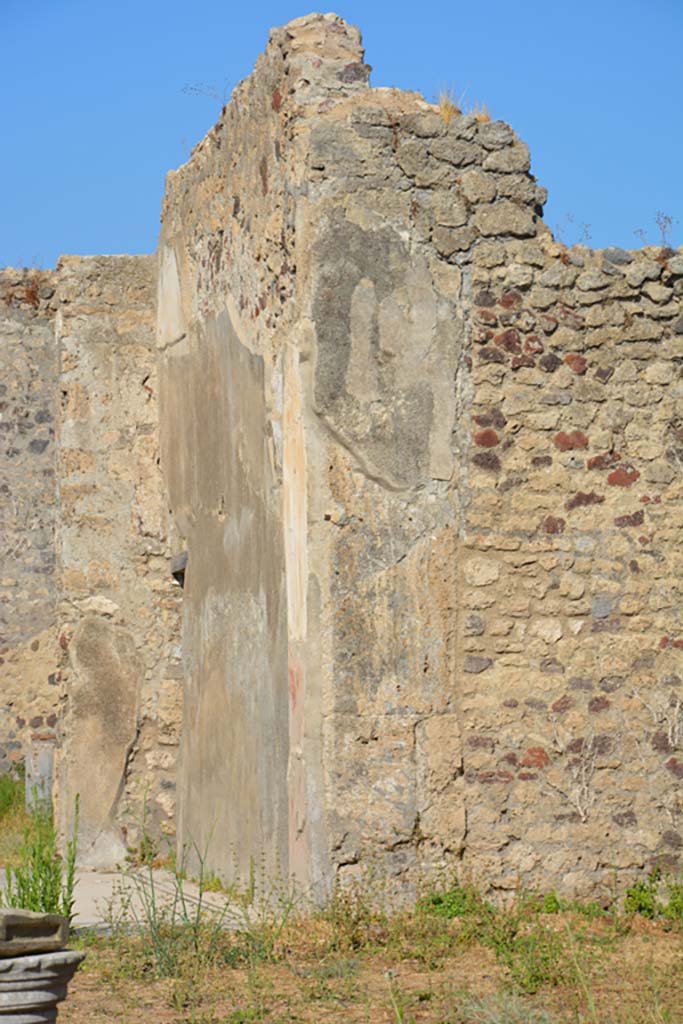 VI 15 5 Pompeii. July 2017. 
Looking west from atrium towards pilaster at east end of north wall of tablinum 7.
Foto Annette Haug, ERC Grant 681269 DCOR.
