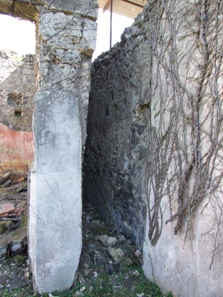 VI.15.5 Pompeii. March 2009. Doorway to room 9, doorway to stairs to upper floor.
Described in NdS, as a narrow recess.
