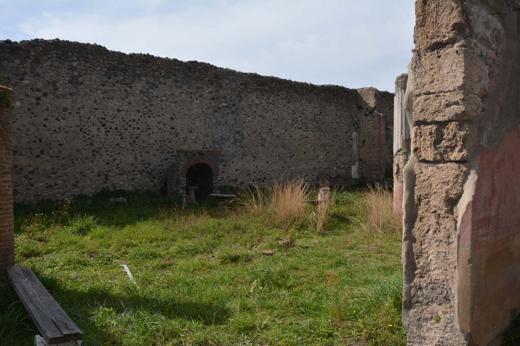 VI 15 5 Pompeii. March 2019. Garden area 11, looking north-west from east portico at south end.
Foto Annette Haug, ERC Grant 681269 DCOR.
