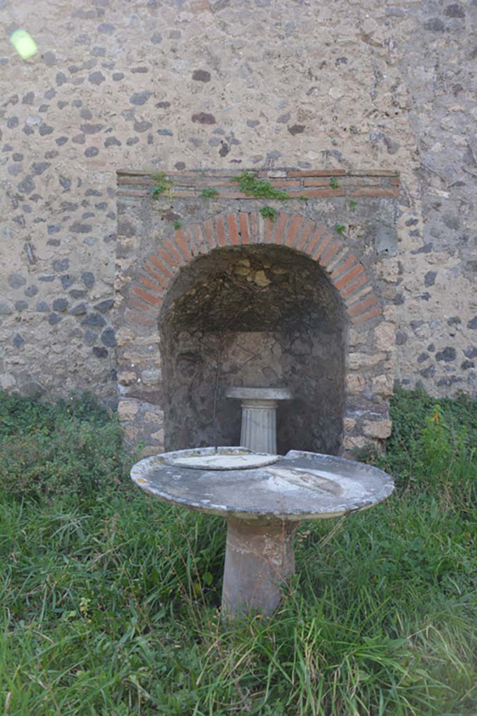 VI 15 5 Pompeii. March 2019. Garden area 11, aedicula niche against west wall.
Foto Annette Haug, ERC Grant 681269 DÉCOR.
