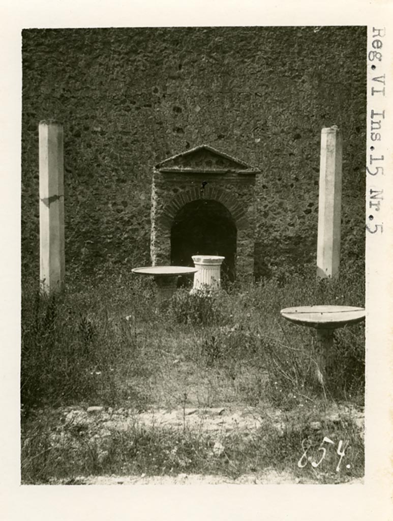 VI.15.5 Pompeii. Pre-1937-39. Looking west across garden area.
Photo courtesy of American Academy in Rome, Photographic Archive. Warsher collection no. 854.
