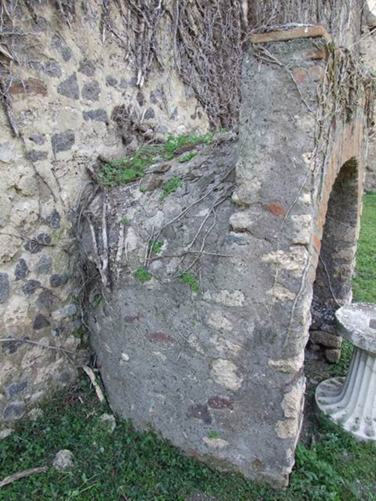 VI.15.5 Pompeii.  March 2009.  South side of aedicula niche.