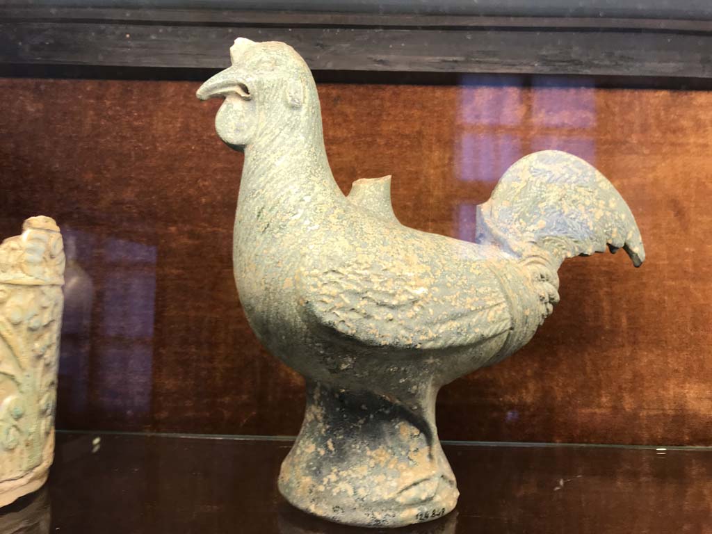 VI.15.5 Pompeii. April 2019. Pot/jug/vase in the shape of a bird, found on west side of garden near the aedicula
Photo courtesy of Rick Bauer.
Now in Naples Archaeological Museum, inventory no. 124848.
Sala (room) 88, glass cabinet II, shelf C (top).
See Di Gioia, E. (2006). La ceramica invetriata in area vesuviana. “L’Erma” di Bretschneider, (p.62-3).
