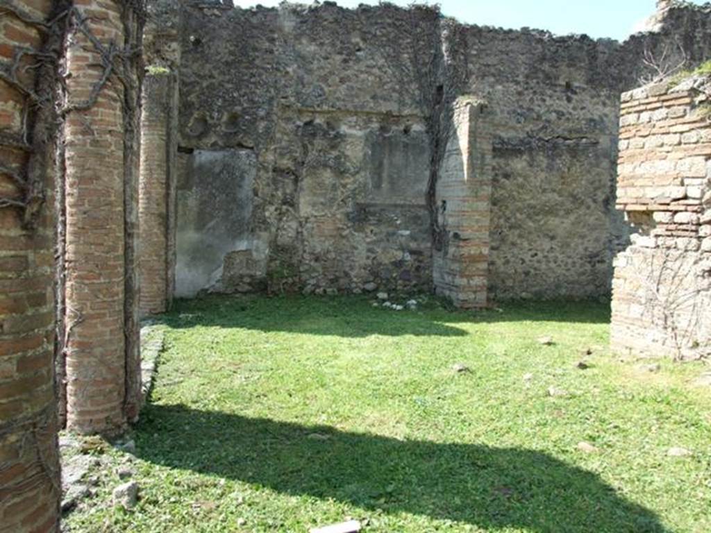 VI.15.5 Pompeii.  March 2009.  Room 13.  North portico, looking west.

