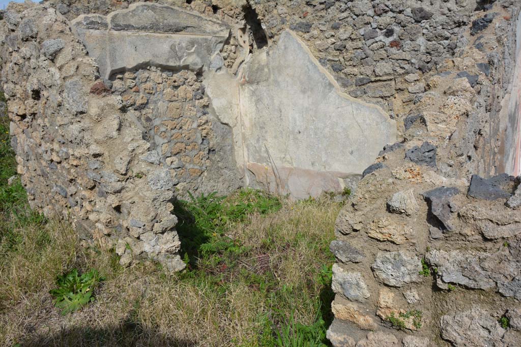 VI.15.5 Pompeii. March 2019. Doorway to room 16, cubiculum. Looking east.
Foto Annette Haug, ERC Grant 681269 DÉCOR.
