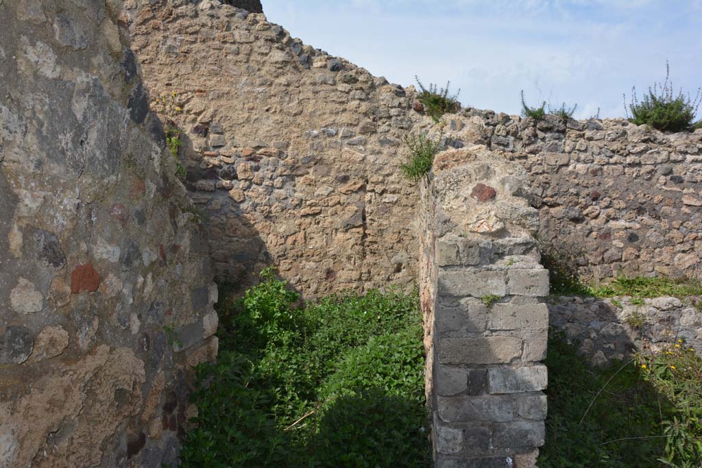 VI.15.5 Pompeii. March 2019. Room 15, north end of corridor, with room 18, on left and room 17, kitchen on right.
Foto Annette Haug, ERC Grant 681269 DÉCOR.
