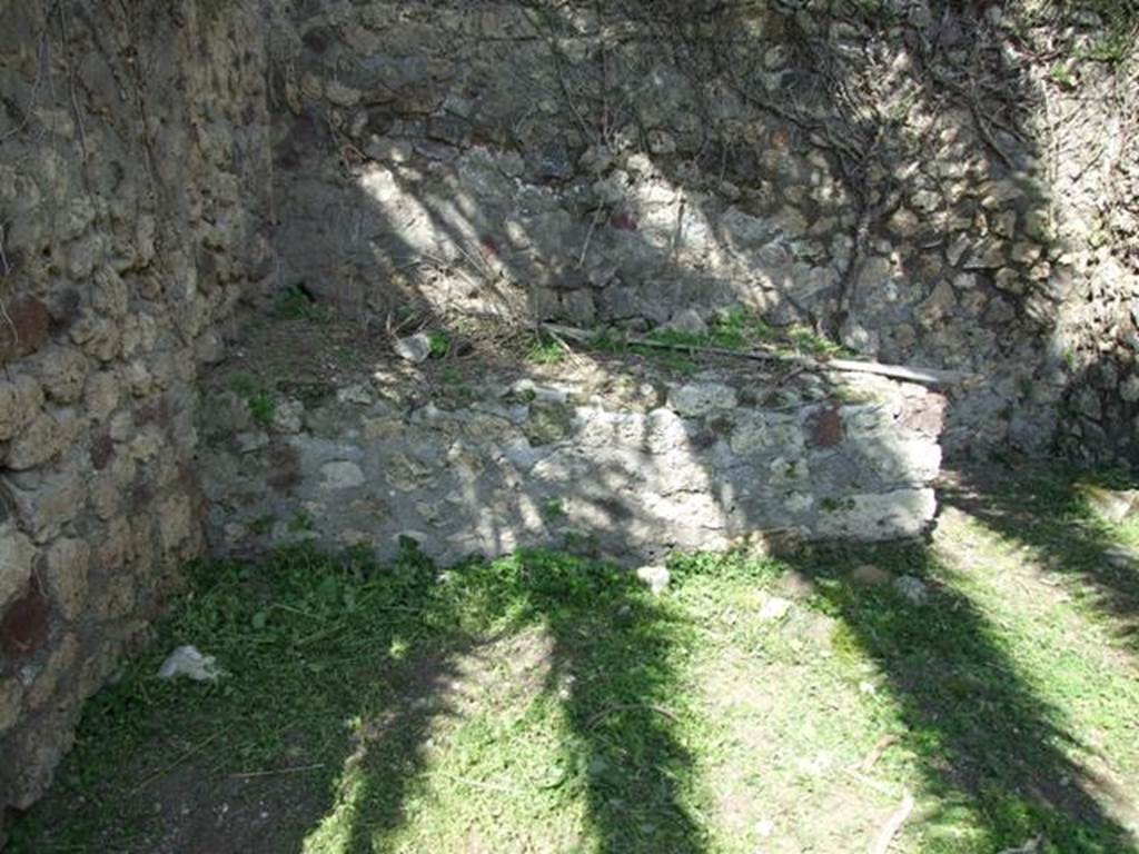 VI.15.5 Pompeii.  March 2009.  Room 17.  Bench in kitchen.