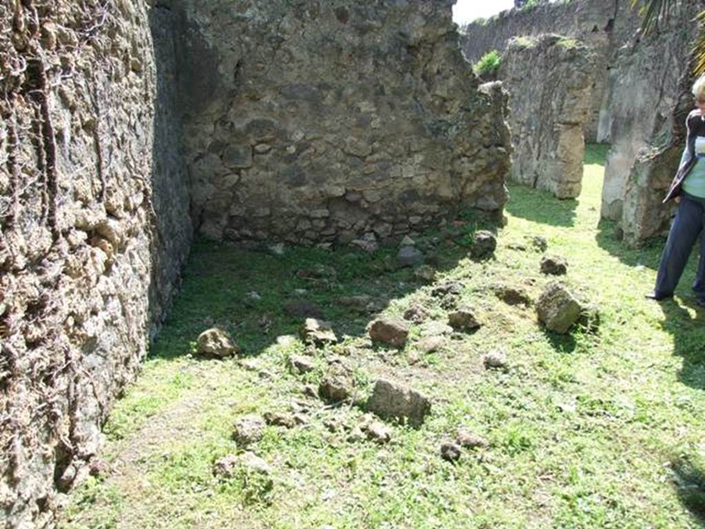 VI.15.5 Pompeii. March 2009. Room 17, south-east corner in kitchen. 