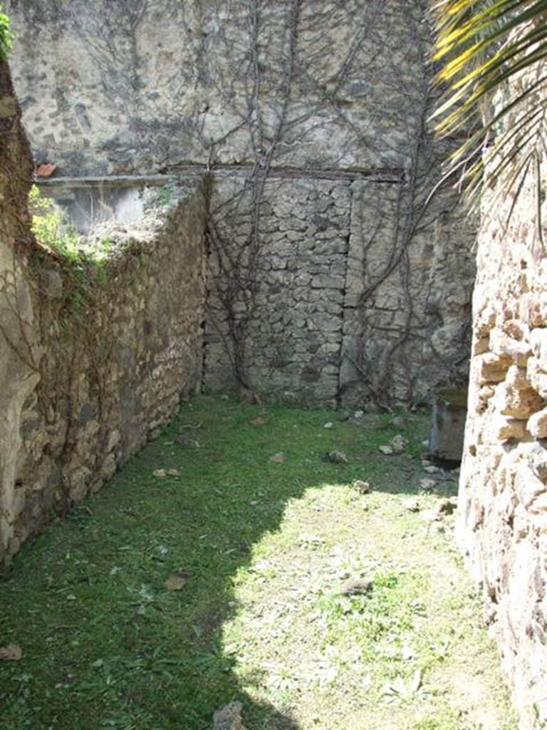 VI.15.5 Pompeii. March 2009. Room 19, area leading to blocked doorway at  VI.15.24.