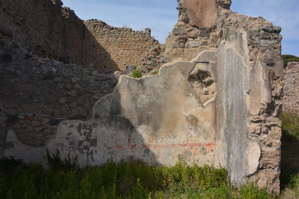 VI 15 5 Pompeii. March 2019. Room 22, north-east corner, with doorway into corridor 15, on right, in east wall.
Foto Annette Haug, ERC Grant 681269 DCOR.
