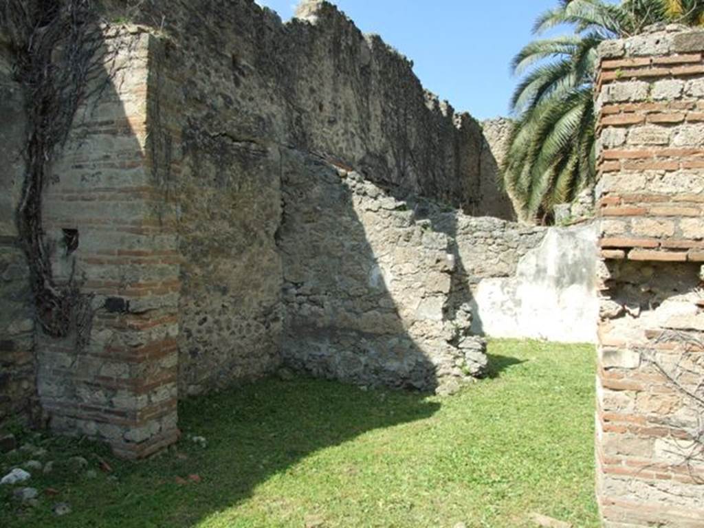 VI.15.5 Pompeii.  March 2009.  Room 23.  Looking north west  from Room 13, North portico.