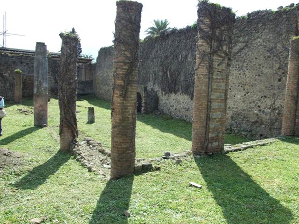 VI.15.5 Pompeii.  March 2009.  Room 13. North portico. Looking south west across garden.