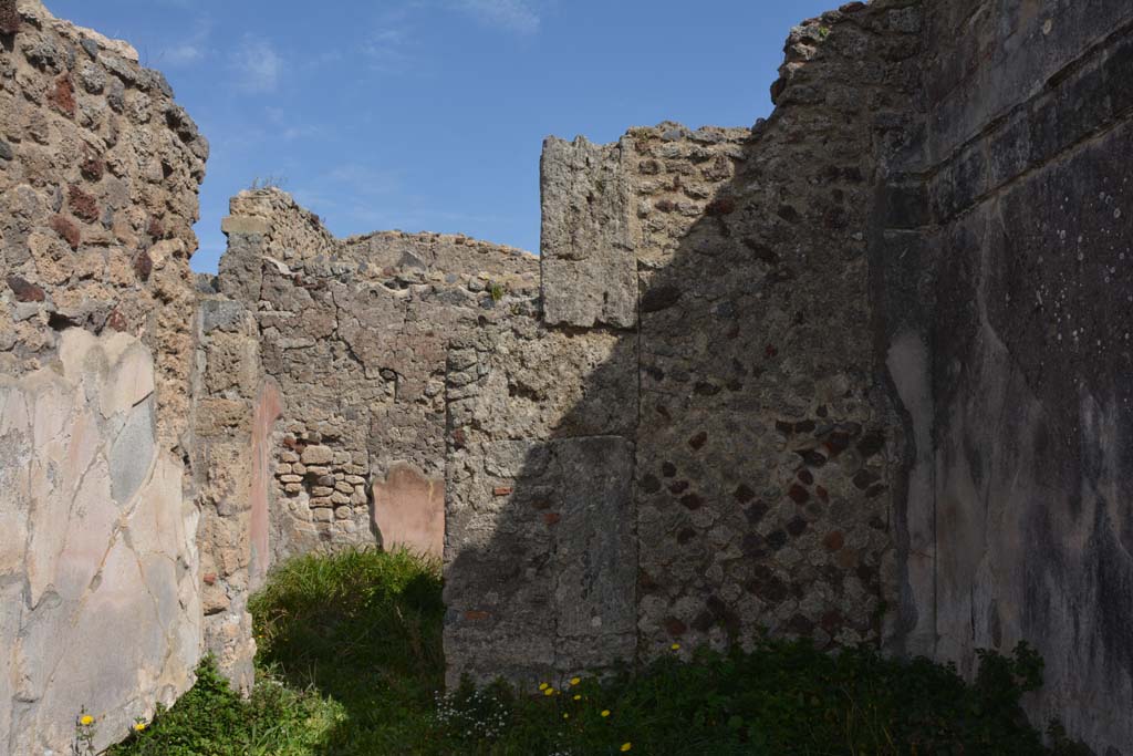 VI 15 5 Pompeii. March 2019. Oecus 24, looking towards east wall, with doorway into north ala 6.
Foto Annette Haug, ERC Grant 681269 DCOR.
