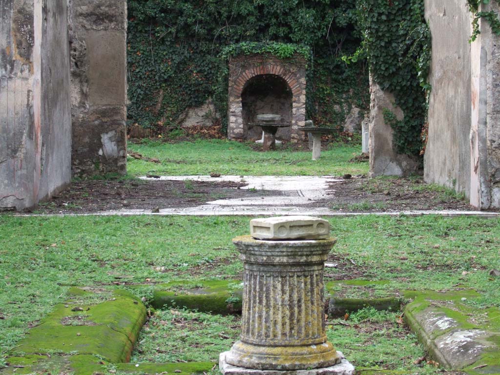 VI.15.5 Pompeii. December 2005. Looking across atrium through tablinum.   