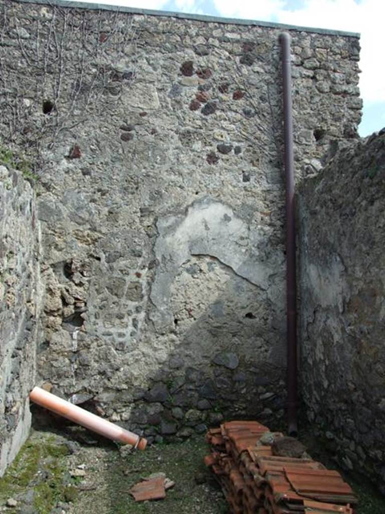 VI.15.6 Pompeii. March 2009.  Room 11.  Storeroom. East wall.