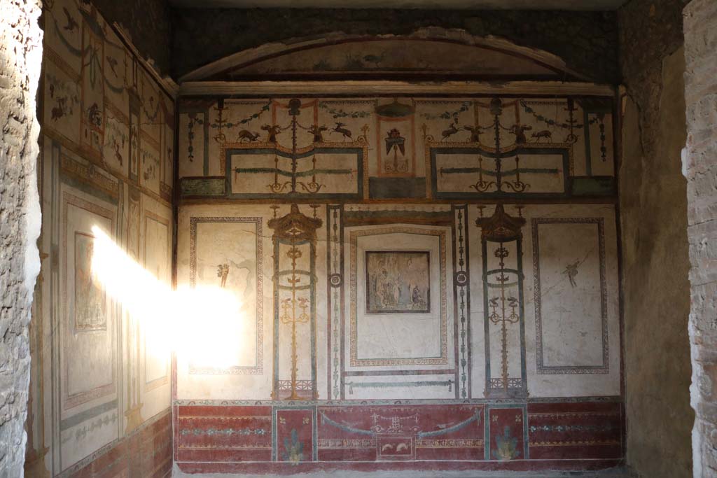 VI.15.8 Pompeii. December 2018. Looking east through doorway into oecus. Photo courtesy of Aude Durand.