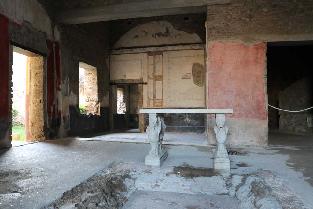 VI.15.8 Pompeii. December 2018. 
Looking west across impluvium in atrium towards tablinum and doorway to kitchen, on right. Photo courtesy of Aude Durand.
