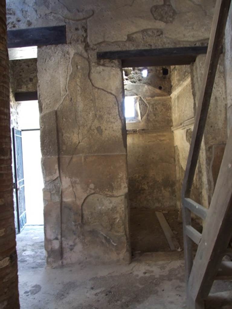 VI.15.9 Pompeii.  March 2009.  Cubiculum on south side of entrance.