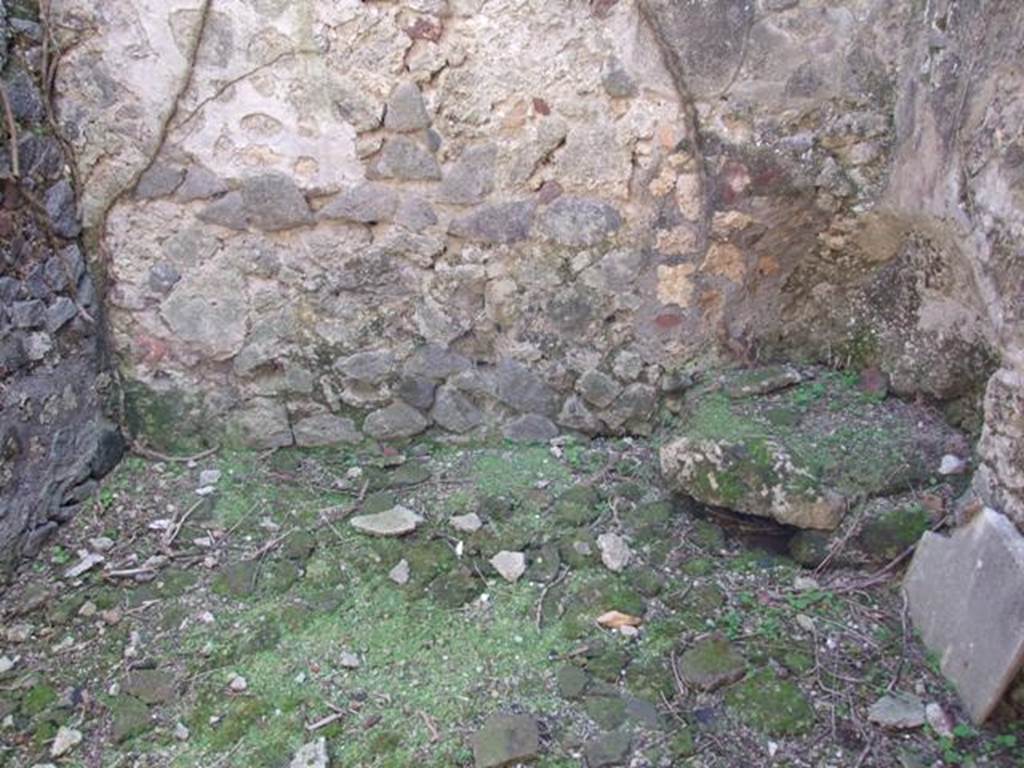 VI.15.9 Pompeii.  March 2009.  Kitchen area,  base of stairs leading to a loft or pergula. Looking south.