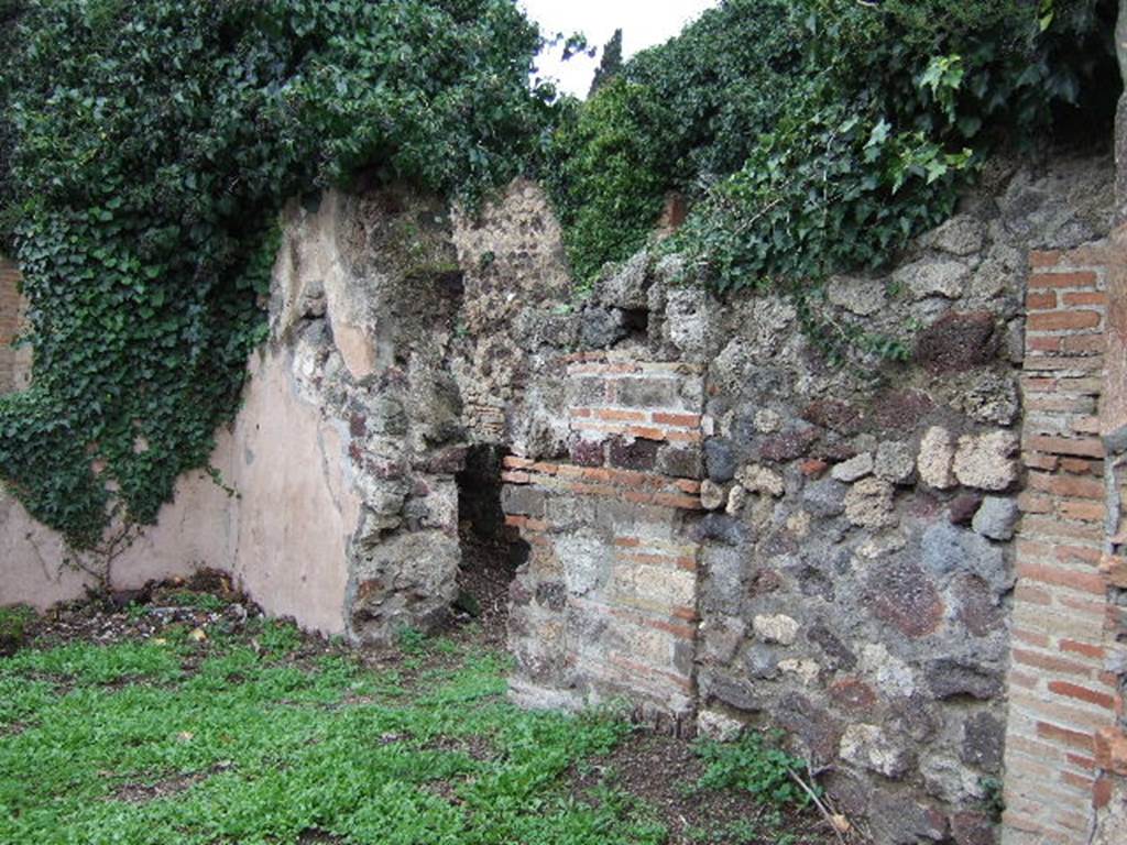 VI.15.16 Pompeii. December 2005. North wall with doorway into VI.15.18.