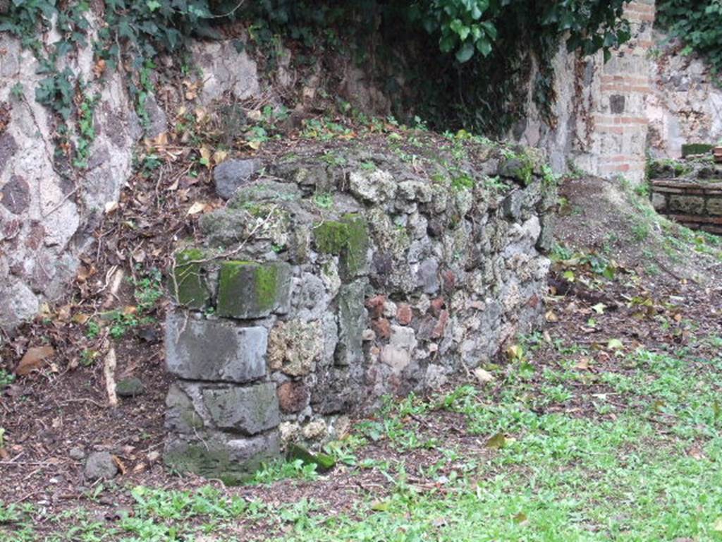 VI.15.18 Pompeii. December 2005. Remains of masonry staircase to upper floor, near south wall.