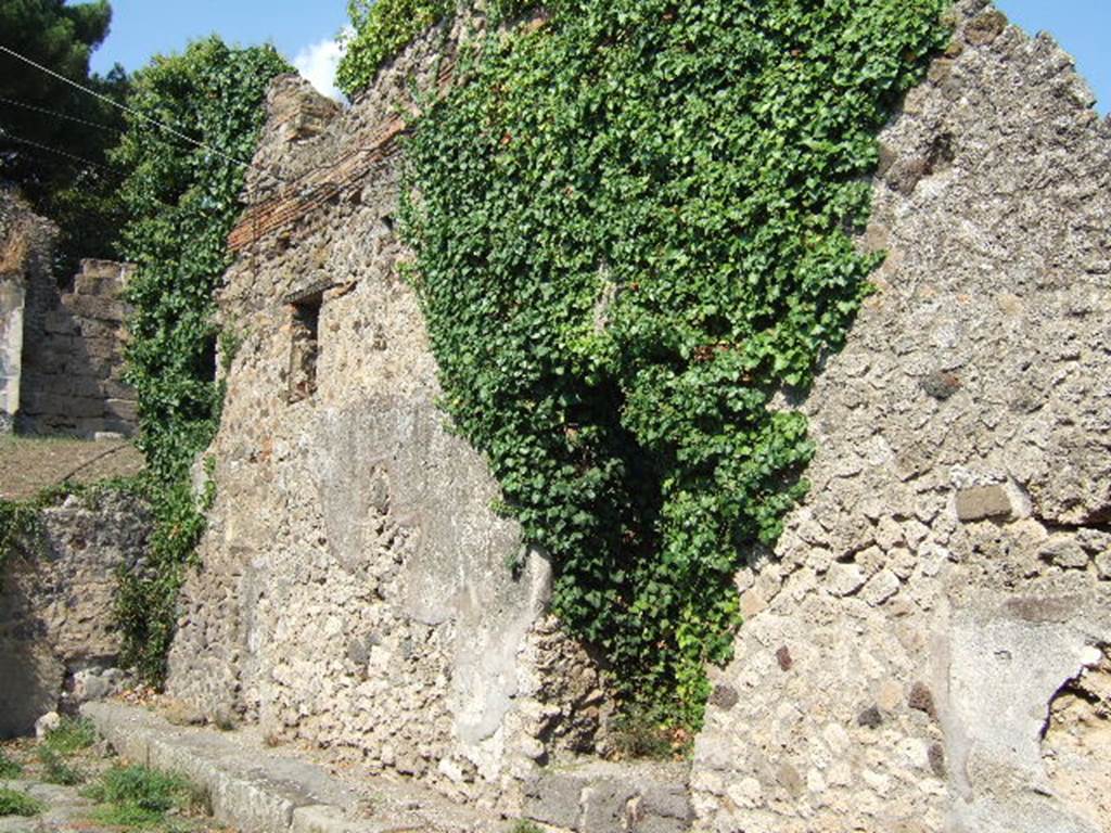 VI.15.19 Pompeii. September 2005. Entrance on Vicolo del Labirinto, looking east.