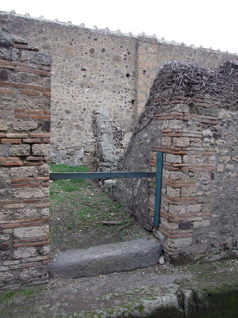 VI.16.1 Pompeii. December 2007. Entrance doorway, looking north.