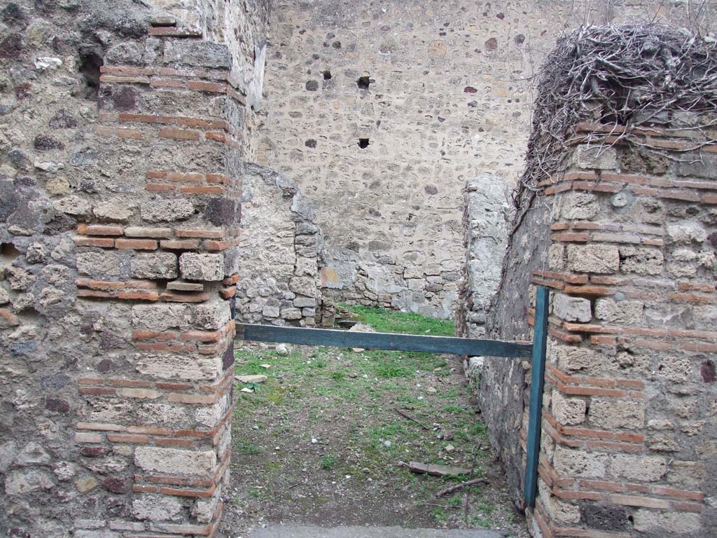 VI.16.1 Pompeii. December 2007. Looking north through entrance doorway.