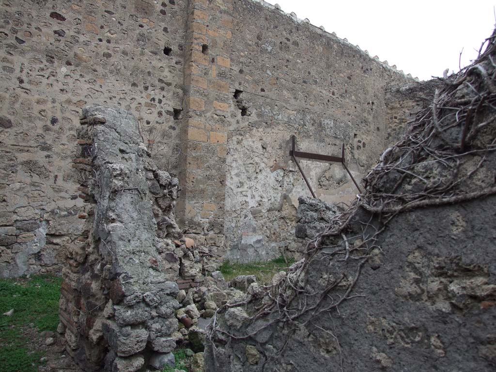 VI.16.1 Pompeii. December 2007. Remains of east wall with door into thermopolium at VI.16.2.