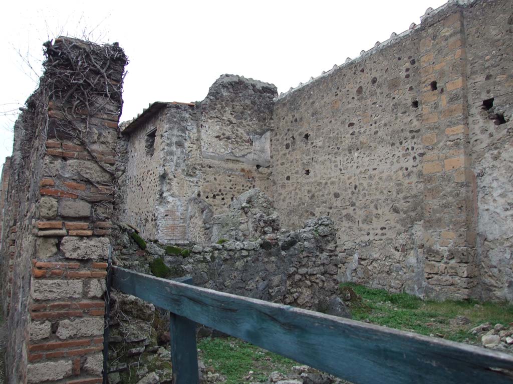 VI.16.2 Pompeii. December 2007. Looking north-west from entrance doorway towards VI.16.1.