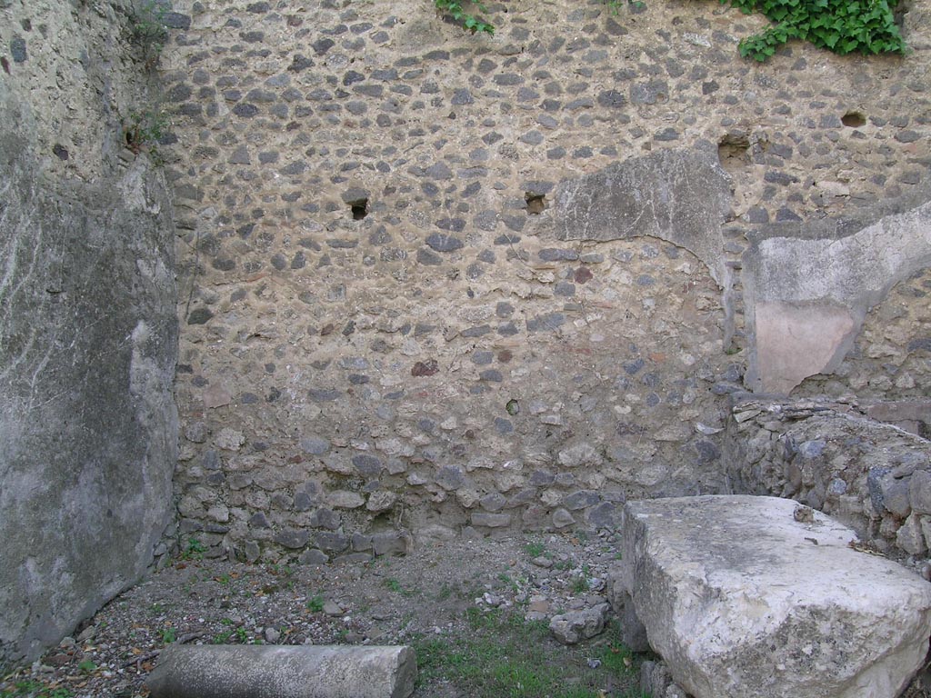 VI.16.3 Pompeii. June 2005. Looking west from entrance doorway. Photo courtesy of Nicolas Monteix.