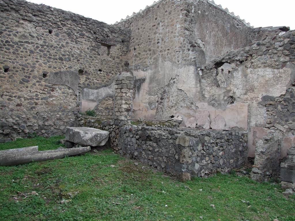 VI.16.3 Pompeii. December 2007. Looking north-west from entrance doorway.