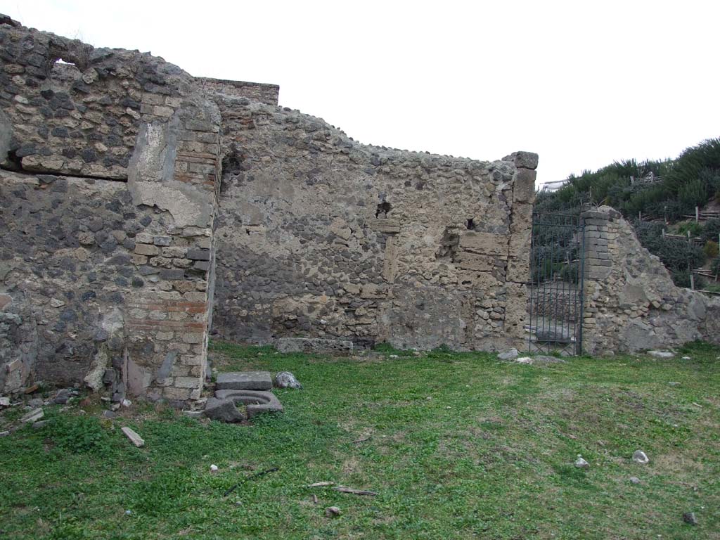 VI.16.3 Pompeii. December 2007. Looking north towards entrance at VI.16.4.