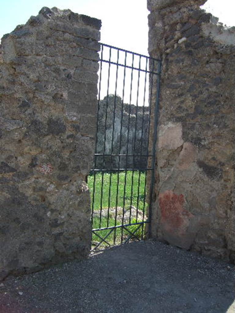 VI.16.4 Pompeii. May 2005. Entrance doorway, looking south-west.
According to Cooley, found on the wall between VI.16.4 and 5 was the graffito, which translated as  
May god always make Felix Aufidius felicitous.    [CIL IV 6815]
See Cooley, A. and M.G.L., 2004. Pompeii : A Sourcebook. London : Routledge. (p.90)
According to Epigraphik-Datenbank Clauss/Slaby (See www.manfredclauss.de) this read -
Felicem Aufidium felicem semper deus faciat       [CIL IV 6815]

