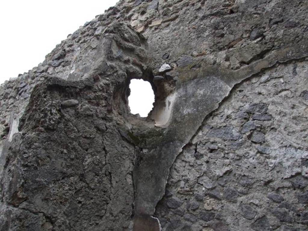 VI.16.5 Pompeii. December 2007. Round window in south-east corner of rear room.