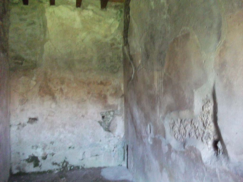 VI.16.7 Pompeii. May 2010. Room J, north-east corner.