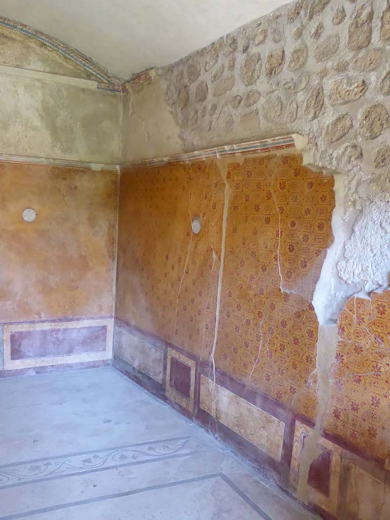 VI.16.7 Pompeii. September 2015. Cubiculum I, looking north along east wall towards north-east corner.
Foto Annette Haug, ERC Grant 681269 DÉCOR.
