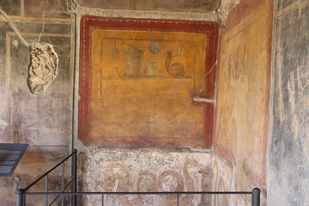 VI.16.7 Pompeii. September 2021. 
Room F, looking east from south portico towards lararium in south-east corner of peristyle. Photo courtesy of Klaus Heese.
