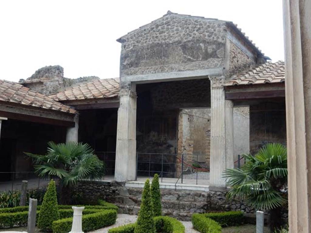 VI.16.7 Pompeii. May 2016. Looking south-west across garden, after renovation, towards large triclinium. Photo courtesy of Buzz Ferebee.
