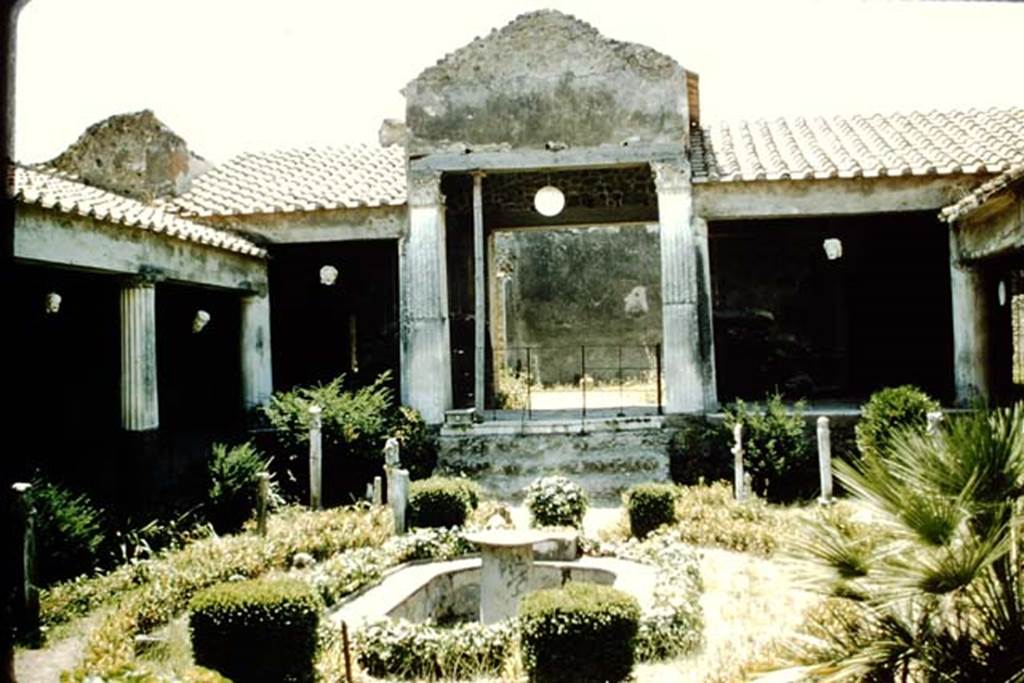 VI.16.7 Pompeii. 1957. Looking west across garden area towards large triclinium. Photo by Stanley A. Jashemski.
Source: The Wilhelmina and Stanley A. Jashemski archive in the University of Maryland Library, Special Collections (See collection page) and made available under the Creative Commons Attribution-Non Commercial License v.4. See Licence and use details.
J57f0136 
