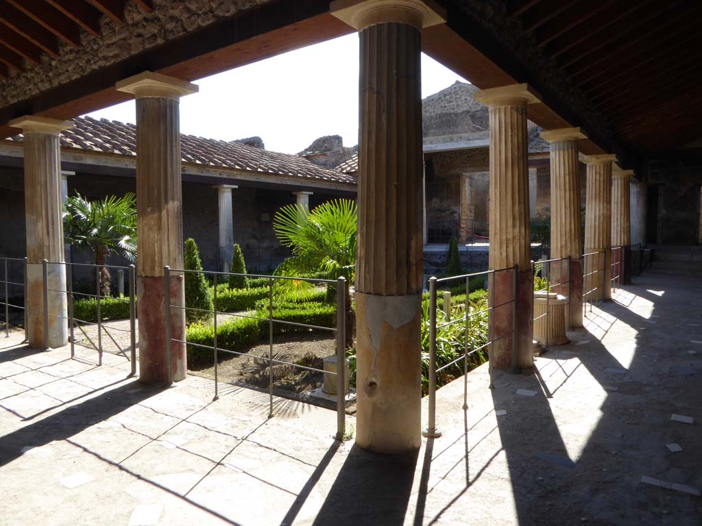 VI.16.7 Pompeii. September 2015. Looking south-west across peristyle garden F, from north-east portico.
Foto Annette Haug, ERC Grant 681269 DÉCOR.
