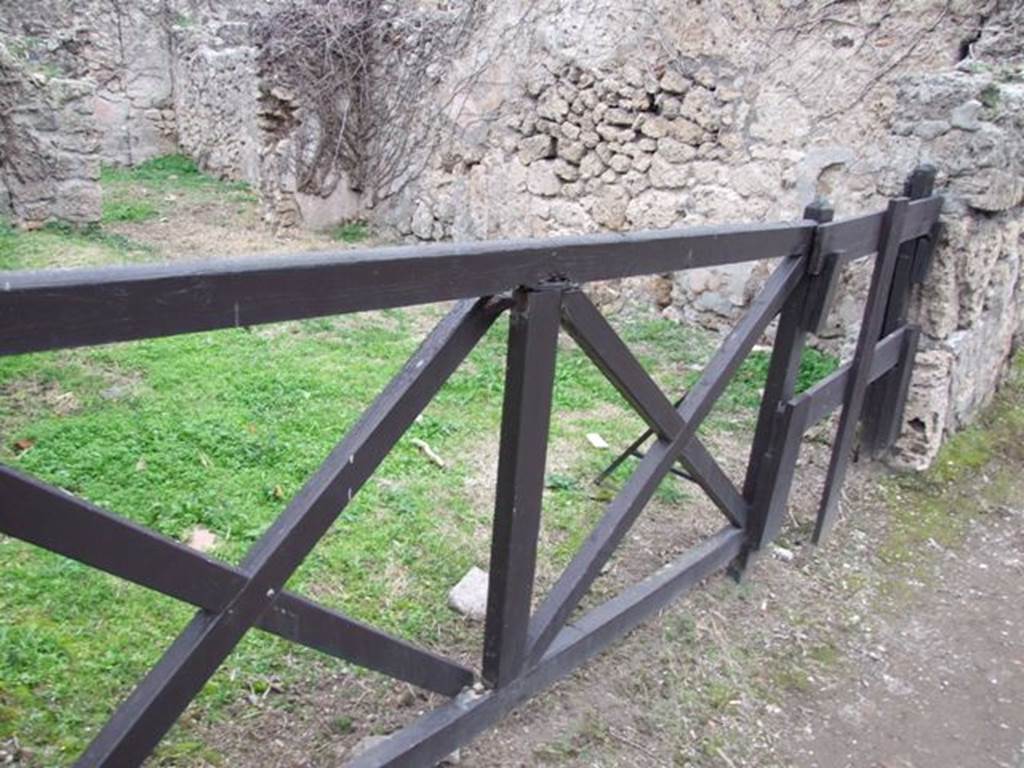 VI.16.11 Pompeii. December 2007. Entrance and north wall.