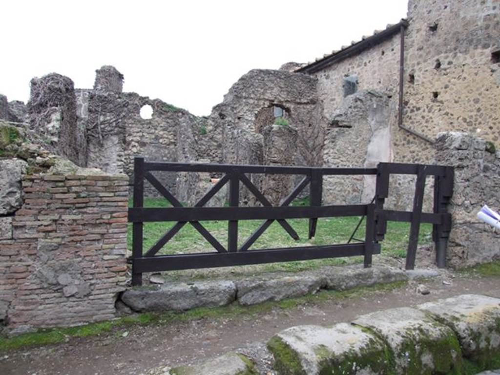 VI.16.13 Pompeii. December 2007. Entrance doorway, looking west.