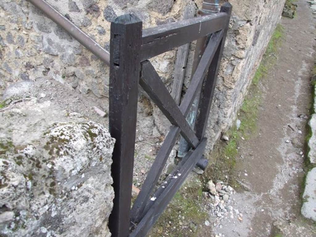 VI.16.14 Pompeii. December 2007. Entrance for steps to upper floor.