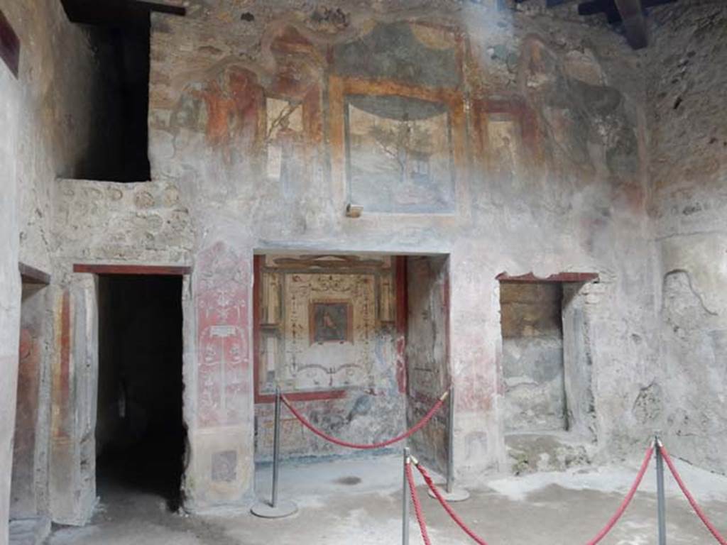 VI.16.15 Pompeii. May 2015. Looking towards Tablinum D, in the centre of the west wall.  Photo courtesy of Buzz Ferebee.
