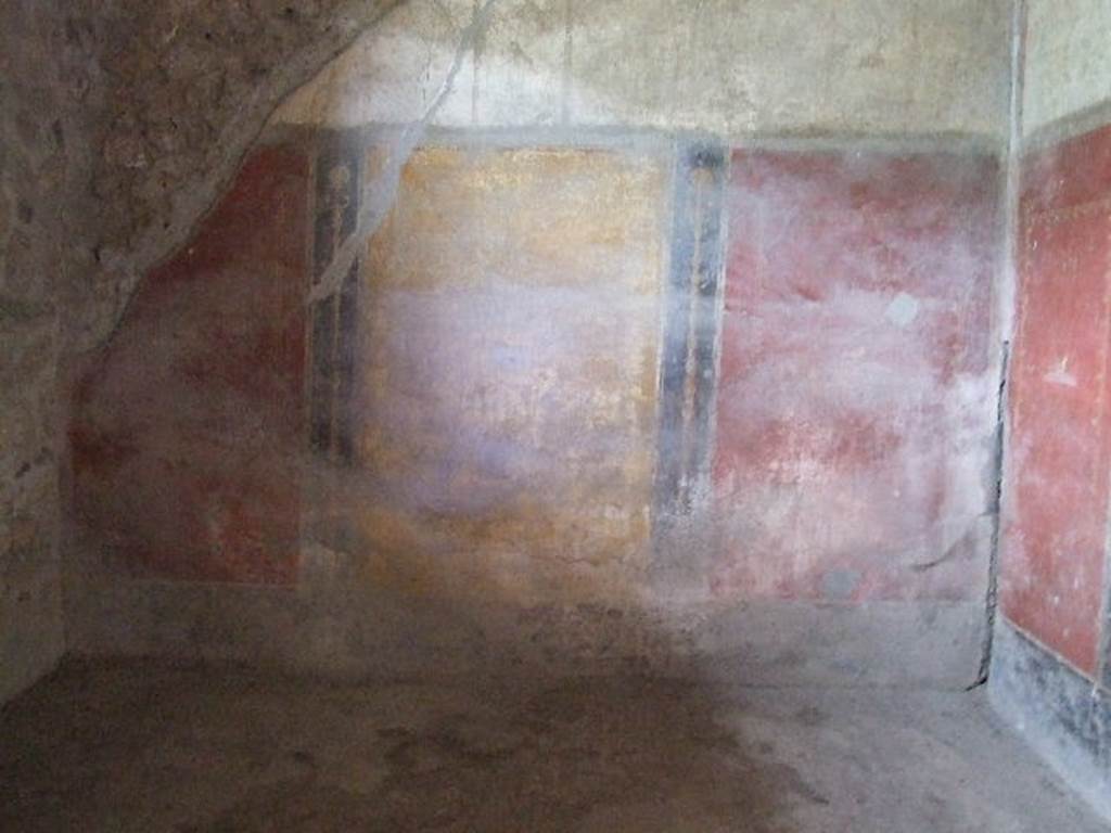 VI.16.15 Pompeii. December 2006. South wall of room H, with east wall on the left.
