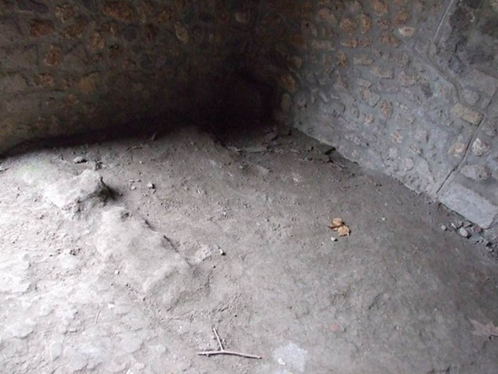 VI.16.15 Pompeii. December 2007. Latrine in south-east corner of storeroom or kitchen L.